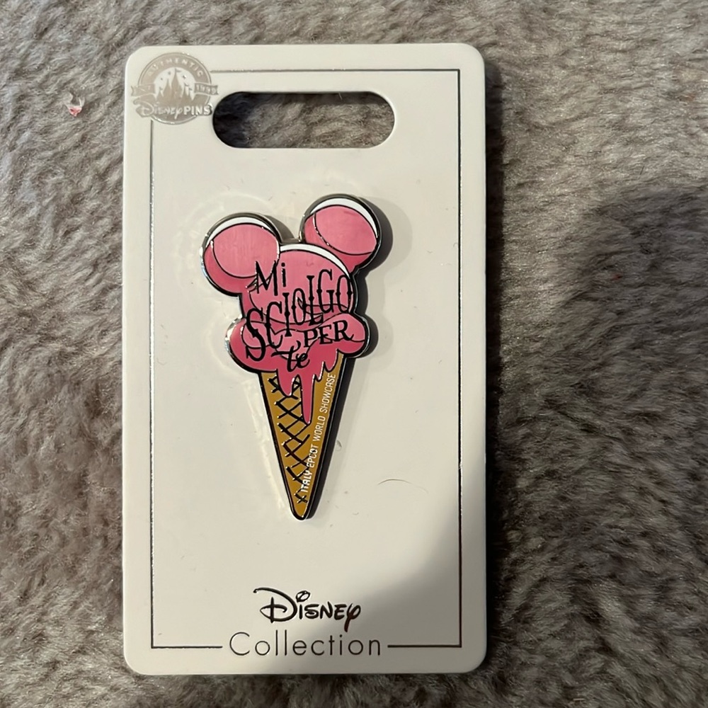 Disney Italy pavilion pin brand new